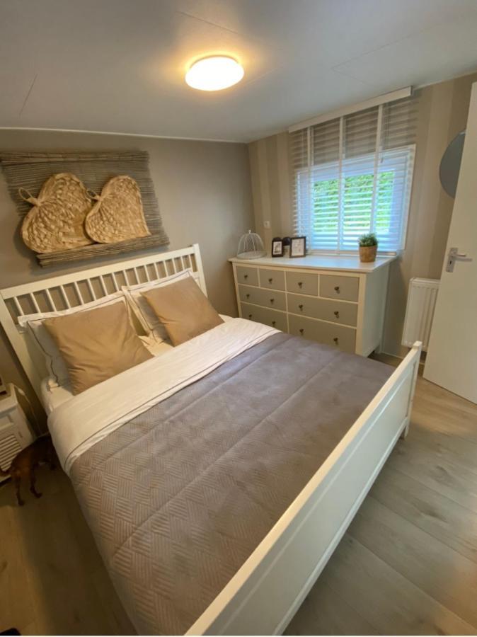 Luxe Chalet Met Prachtig Terras Op De Veluwe , Veel Privacy Hoenderloo Zewnętrze zdjęcie